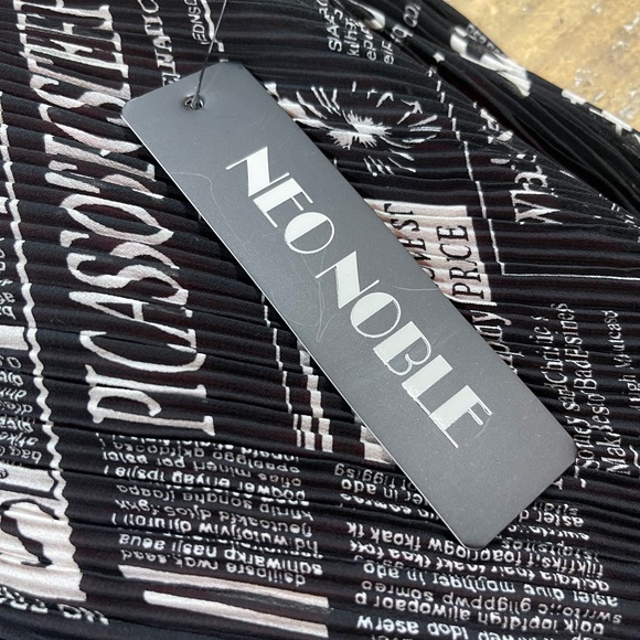 NWT Reversable Pleated Vest A282AC - Picture 8 of 10